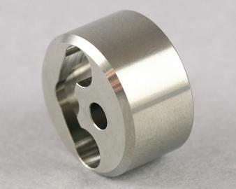 Check valve retainer - cylinder side